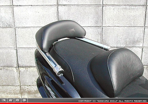 マジェスティ125用 バックレスト付きタンデムバー